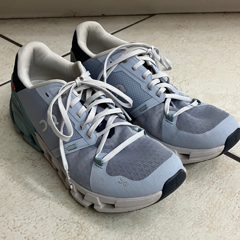 On Cloud Running Sneakers- women’s 8.5